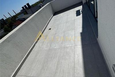 Apartament cu 3 camere în Apărătorii Patriei