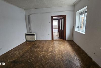 Casă cu 3 camere cu Teren 130 Mp în Central - 2