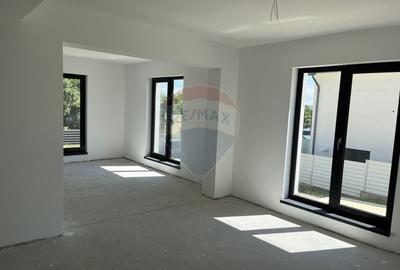 Casa de vanzare la 12 minute de Pitesti inconjurata de natura - 3