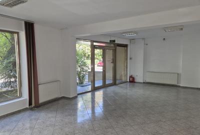 Spațiu comercial, de 140 mp, în Vitan