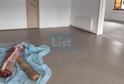Spațiu comercial, de 160 mp, în Central - 3