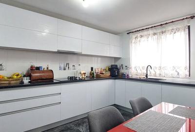 Casă cu 5 camere cu Teren 1507 Mp în Vânători - 4