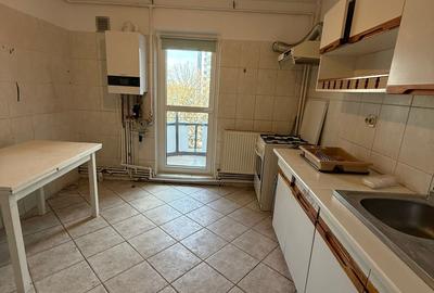 Apartament 3 camere • Decomandat • Etaj 3/8 • Calea Văcăresti - 4