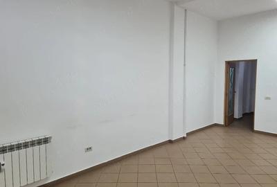 Spațiu comercial, de 80 mp, în Central - 4