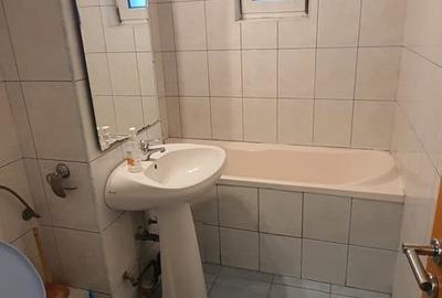 Apartament cu 3 camere decomandat în Torontalului