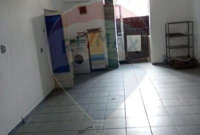 Casă cu 2 camere cu Teren 90 Mp în Giulești - 2