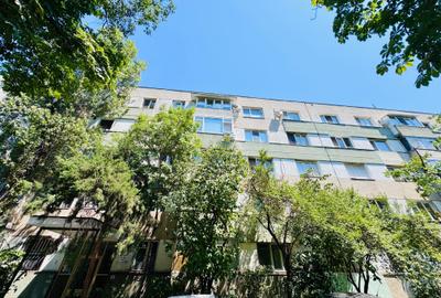 Apartament  Etaj 1 din 4 / La 200 m de Complex Apusului / Scoala Regina Maria