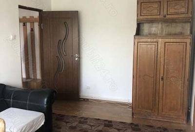 Apartament 3 Camere, etaj 1, vis-a-vis de Spital - 1