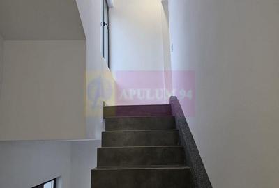 Casă cu 4 camere cu Canalizare în Central