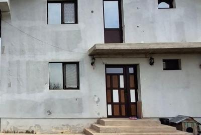 Casă cu 4 camere în Central - 3