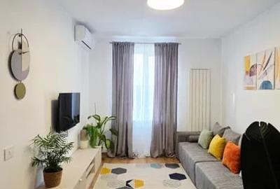 Apartament cu 2 camere semidecomandat, mobilat în Tei