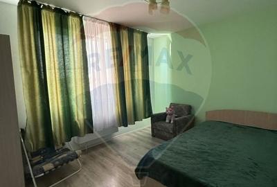 Casa / Vila cu 9 camere de vanzare in zona 1 Mai - 15