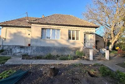 Casă cu 2 camere cu Teren 500 Mp în Central - 1