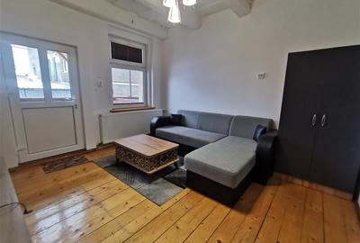 Apartament cu 2 camere la casa, cu curte si parcare, utilitati incluse, la 5 min - 7