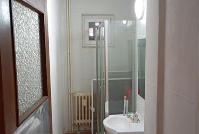 Propietar,vand apartament 2 camere semidecomandat in Constanta, Str.IL Caragiale - 13