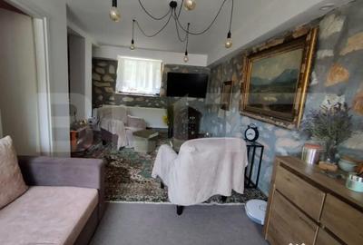 Casă cu 7 camere cu Teren 440 Mp în Poiana - 10