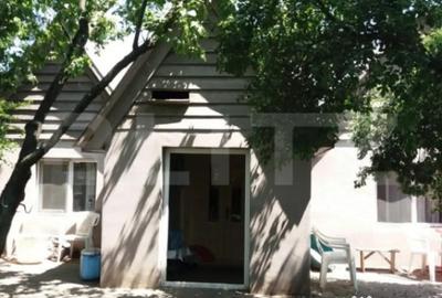 Casă cu 2 camere cu Teren 4700 Mp în Central