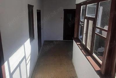 Casă cu 4 camere cu Teren 2800 Mp în Crocna - 1