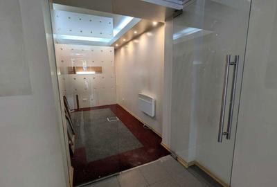 Spațiu comercial, de 71 mp, în Central - 3