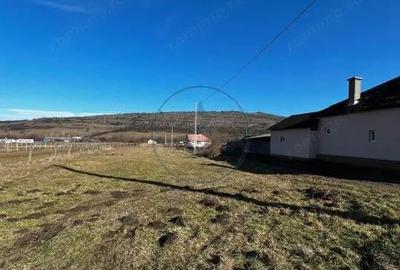 Teren de 2800 mp, în Ragla - 1