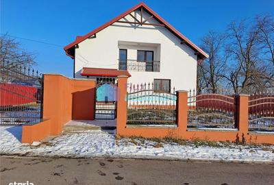 Casă cu 4 camere în Central - 8