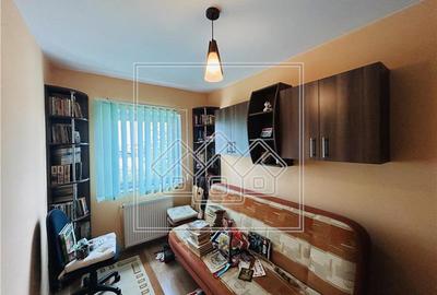 Apartament cu 3 camere decomandat în Valea Aurie - 8
