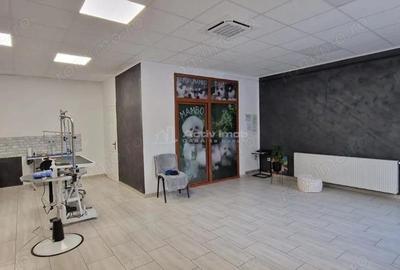 Spațiu comercial, de 50 mp, în Central - 3