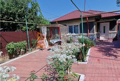 Casă individuală cu 4 camere cu Canalizare în 1 Decembrie - 10