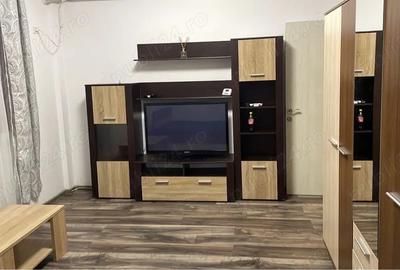 Garsonieră decomandată în Titan