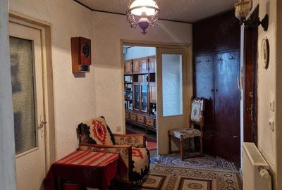 Apartament cu 3 camere decomandat în Drăgășani - 1