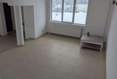 Casă individuală cu 6 camere cu Canalizare în Central - 5