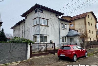 Casă cu 8 camere cu Teren 350 Mp în Rădăuți