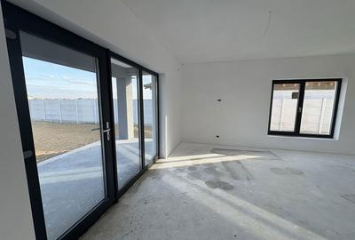 Casă cu 4 camere cu Teren 553 Mp în Sântandrei - 2
