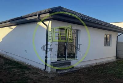 Casă individuală cu 4 camere cu Teren 300 Mp în Preajba - 1