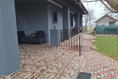 Casă cu 4 camere în Sculeni - 3