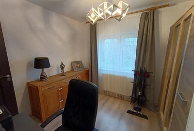 Vand apartament decomandat cu 3 camere, micro 16. - 5