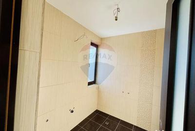 Casă cu 7 camere cu Teren 1000 Mp în Saca - 9