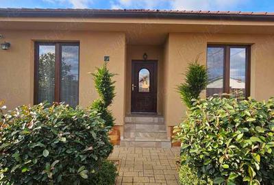 Casă cu 7 camere cu Teren 545 Mp în Centura - 1