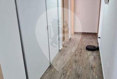 Apartament cu 3 camere, mobilat în Tractorul - 5