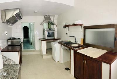 Casă cu 8 camere cu Teren 1120 Mp în Peștișani - 1