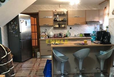 Casă individuală cu 5 camere cu Canalizare în Central - 2