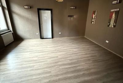 Spațiu comercial, de 158 mp, în Central - 3