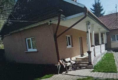 Casă cu 4 camere cu Teren 122 Mp în Central - 1