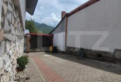 Casă cu 7 camere cu Teren 440 Mp în Poiana - 1