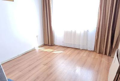 Apartament cu 3 camere decomandat în Țiglina 3