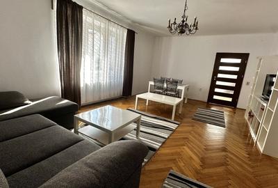 Apartament in casa cu 2 camere ,beci si curte pe Strada Titulescu ,zona Afi