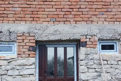 Casă cu 4 camere cu Teren 12000 Mp în Chelința