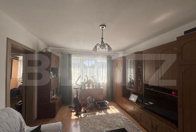 Apartament cu 3 camere semidecomandat, mobilat în Micro 11