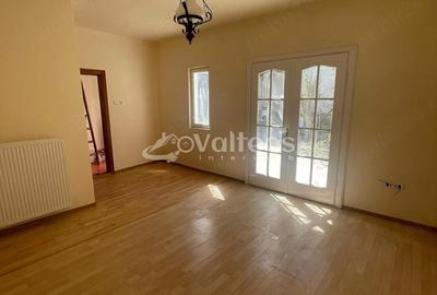 Casă cu 3 camere cu Teren 347 Mp în Central - 2