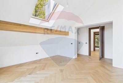 Apartament cu 4 camere decomandat în Calea Moroieni - 14